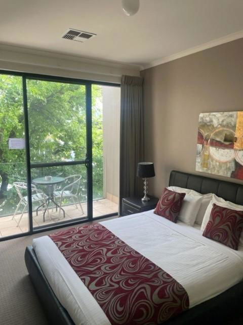 RNR Sturt Holiday Home - Accommodation Main Beach 0