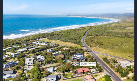 Roadknight Ocean Road View 236 - Accommodation Main Beach 2