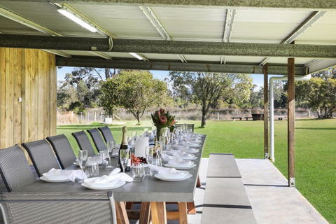 Roads End With Games Barn Ponies Alfresco Dining - Accommodation Main Beach 2