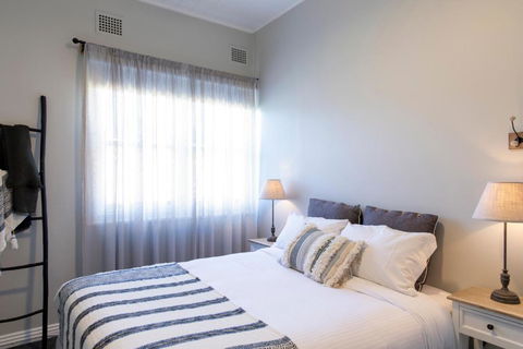 Robertson Public House And Kitchen - Accommodation Main Beach 2