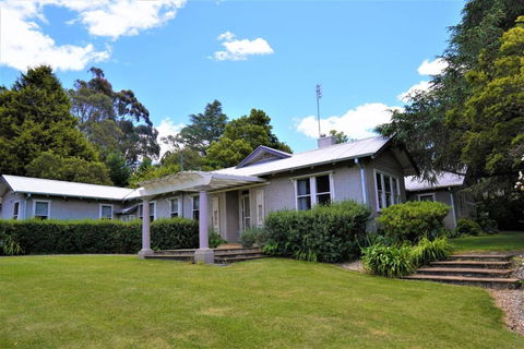 Robin Hill Manor - Accommodation Main Beach 0