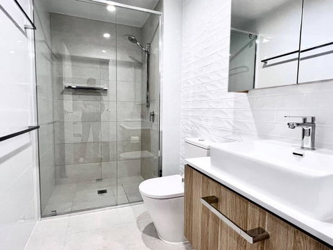 Romantic Apartment In Surfers - Accommodation Main Beach 3