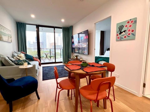 Romantic Apartment In Surfers - Accommodation Main Beach 1