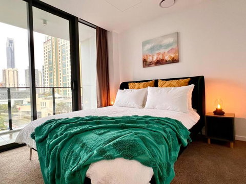 Romantic Apartment In Surfers - Accommodation Main Beach 2