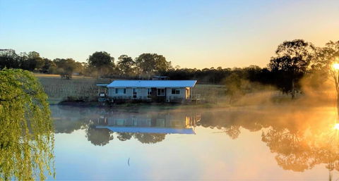 Romantic Lakehouse Set In A Private Vineyard In The Hunter Valley - Accommodation Main Beach 1