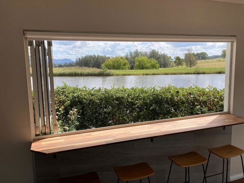Romantic Lakehouse Set In A Private Vineyard In The Hunter Valley - Accommodation Main Beach 3