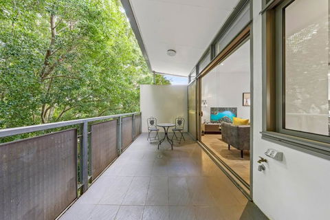 Rooftop 2 Bed Apt With Terrace At Newtown - Accommodation Main Beach 3