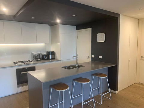 Rooftop Infinity Pool - St Kilda Luxury - Accommodation Main Beach 1