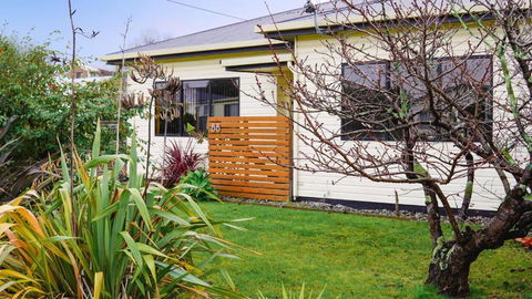 Room @ 88 - Accommodation Main Beach 0