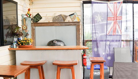 Room @ 88 - Accommodation Main Beach 2