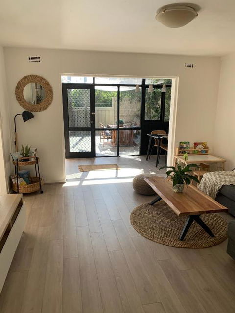 Room For Rent - Accommodation Main Beach 2