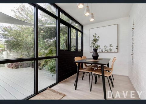 Room For Rent - Accommodation Main Beach 3