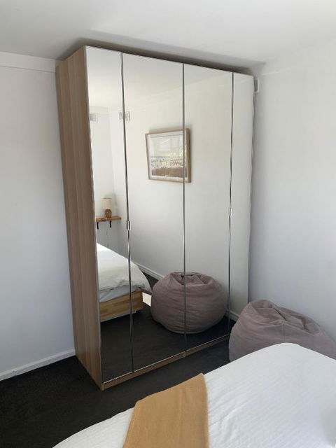 Room For Rent - Accommodation Main Beach 1