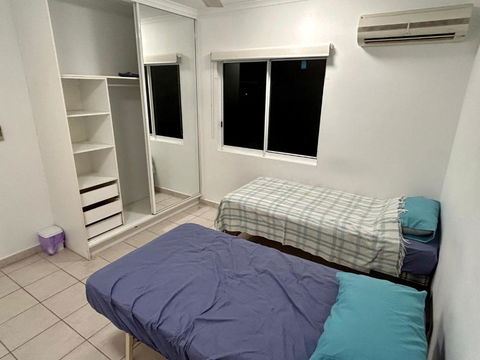 Room In City With Kittens! - Accommodation Main Beach 2