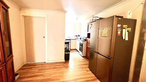 Room Near To Melbourne Airport & Train Station - Accommodation Main Beach 2