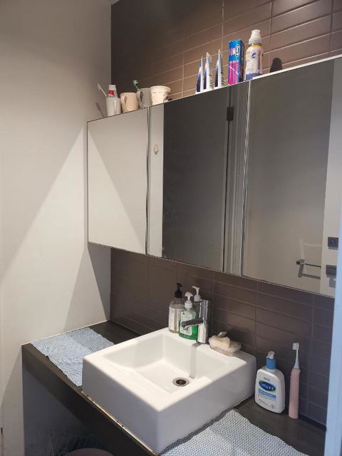 Room With King-size Bed Close To Melbourne CBD & Southern Cross Station - Accommodation Main Beach 2