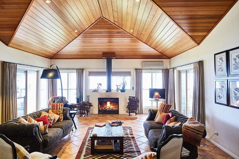 Rosby Guesthouse And Studio - Accommodation Main Beach 1