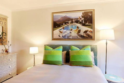 Rose Cottage - Right In Town - Accommodation Main Beach 0