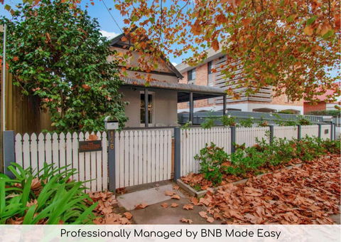 Rose Cottage - Stroll To CBD, Leafy Setting - Accommodation Main Beach 0