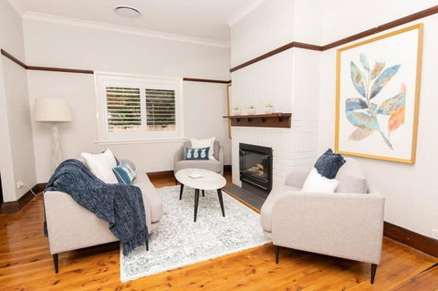 Rose Hill On Hamer, 1940s Charming Cottage Near Cook Park - Accommodation Main Beach 2