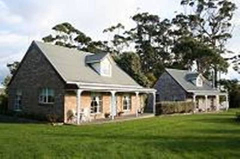 Rosebank Cottage Collection - Accommodation Main Beach 3