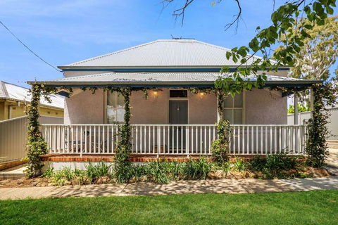 RoseBerne Cottage - Accommodation Main Beach 0