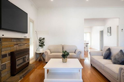 Rosebud Reset - A Beachside Group Getaway - Accommodation Main Beach 1