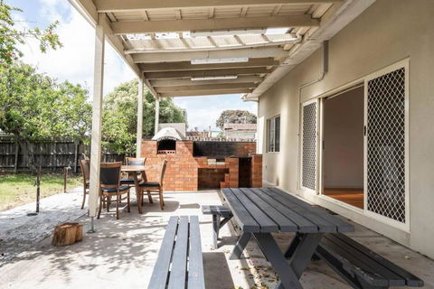 Rosebud Reset - A Beachside Group Getaway - Accommodation Main Beach 3