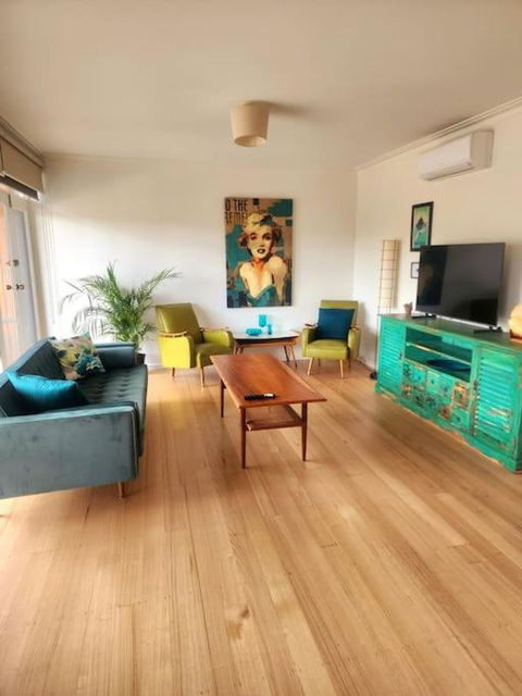 Rosebud Retro Retreat - Accommodation Main Beach 0