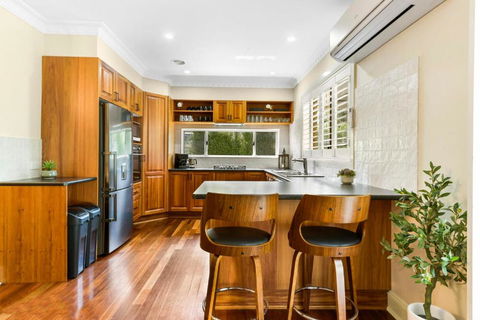 Roselawn Manor - 5 Bedroom Entertainer - Accommodation Main Beach 0
