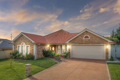 Roselawn Manor - 5 Bedroom Entertainer - Accommodation Main Beach 1