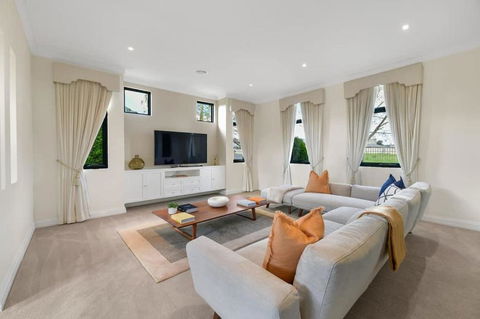 Roselawn Retreat - Pool, Incredible Views, Sleeps 8 - Accommodation Main Beach 1