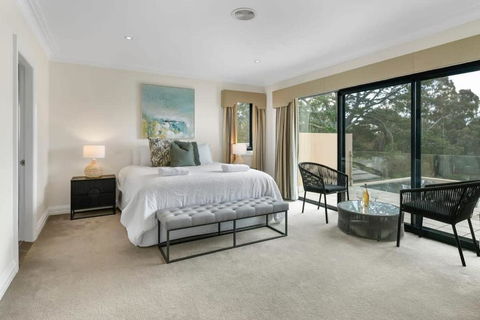 Roselawn Retreat - Pool, Incredible Views, Sleeps 8 - Accommodation Main Beach 2