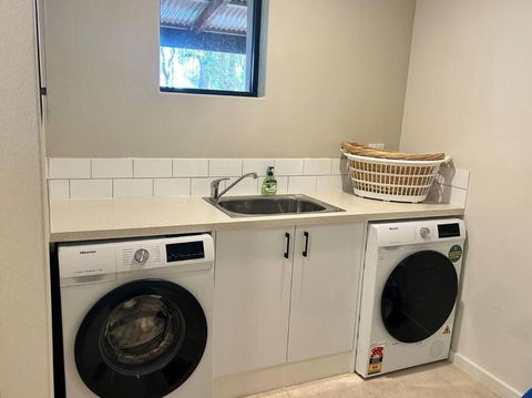 Rosella - Bushland Hideaway - Accommodation Main Beach 2