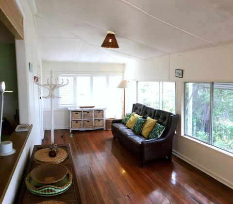 Rosemaree, 24 East Street - Accommodation Main Beach 1