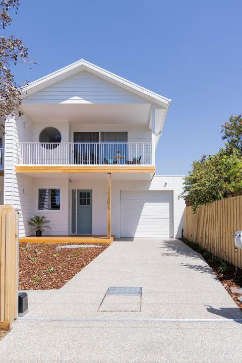 Rosewood Retreat New Luxury Home - Accommodation Main Beach 1