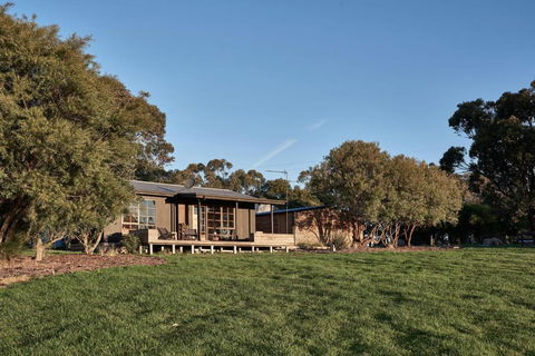 Ross Farm - Cabin - Accommodation Main Beach 1