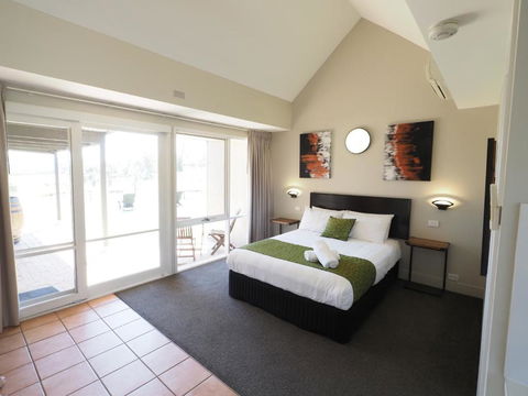 Rothbury Downs - Accommodation Main Beach 2