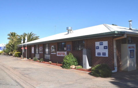 Roundhouse Motel - Accommodation Main Beach 0