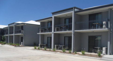 Royal Motel Miles - Accommodation Main Beach 0