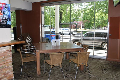 Royal Hotel Orange - Accommodation Main Beach 3