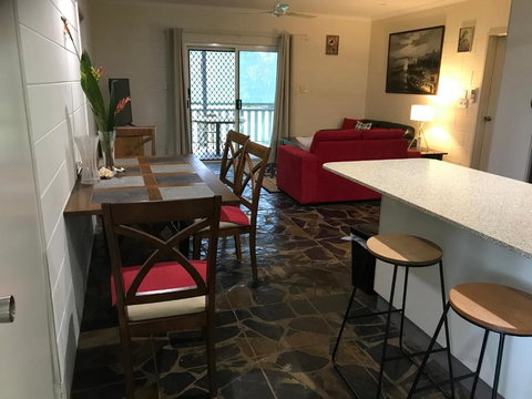 Royal Palm Cottage, Entire Two Bedroom 2 Bathroom House With Pool - Accommodation Main Beach 1