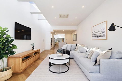 Royal Redfern I90 - Accommodation Main Beach 0