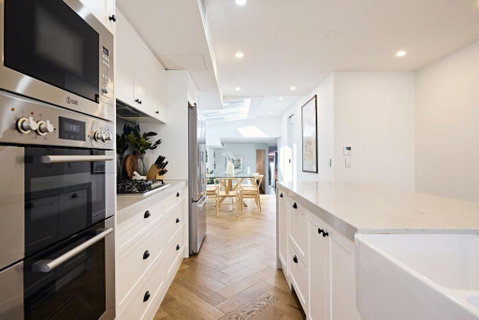 Royal Redfern I90 - Accommodation Main Beach 1