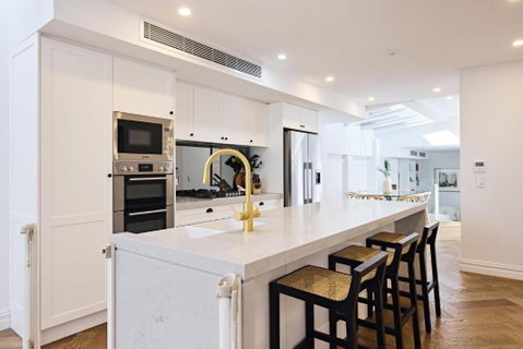 Royal Redfern I90 - Accommodation Main Beach 2
