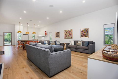 Russell Street Retreat - Accommodation Main Beach 0