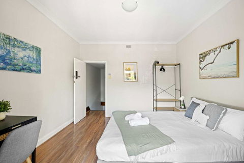 Rustic Queen Room In Glebe - Next To USYD - Shared Bathroom - Accommodation Main Beach 0