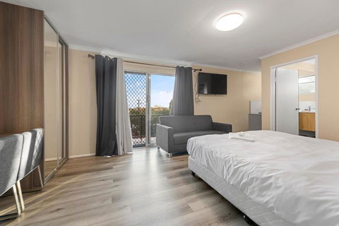 S1 Motel - Accommodation Main Beach 3