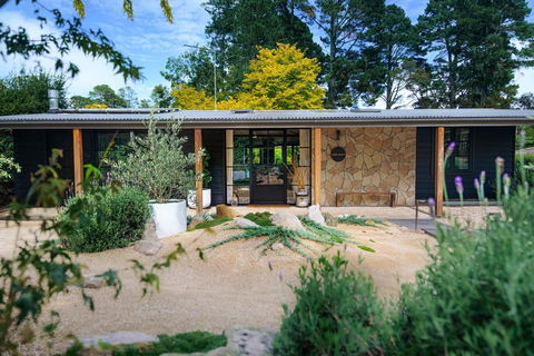 SABLE MAE Luxury Rustic Ranch - Accommodation Main Beach 1