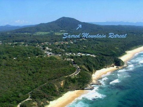 Sacred Mountain Retreat - Accommodation Main Beach 1